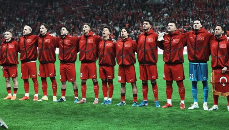 Türk taraftarlar otele akın etti