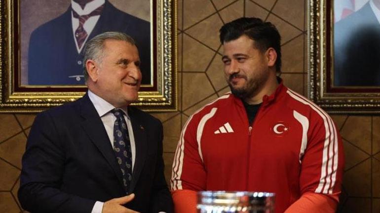 Avrupa şampiyonasında 11 madalya: Milli güreşçiler, Bakan Bakı ziyaret etti