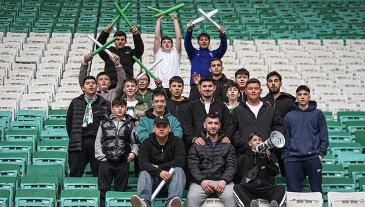 Bursaspor taraftarından şampiyonluk maçına 40 bin kartonluk koreografi
