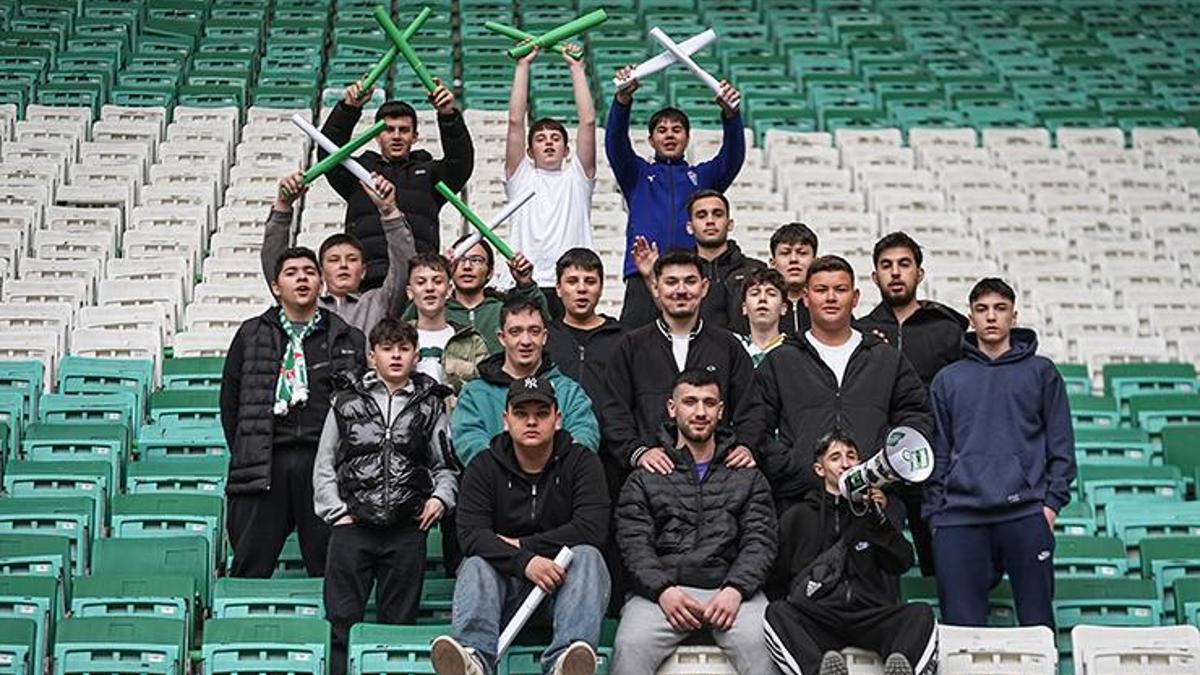 Bursaspor taraftarından şampiyonluk maçına 40 bin kartonluk koreografi