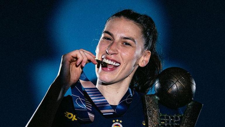 Fenerbahçenin yıldızı Galatasaraya transfer oluyor Anlaşma tamam