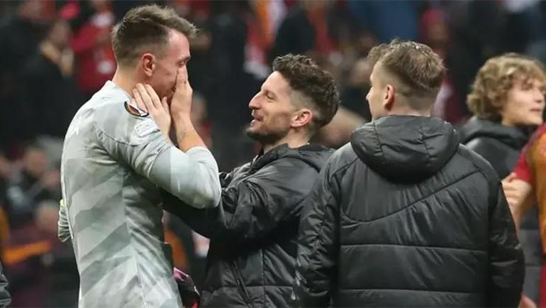 Galatasaraya Muslera ve Mertens sürprizi Yönetim anında kolları sıvadı