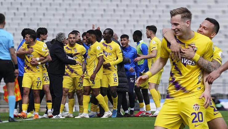 Küme hattında kritik 3 puan! Eyüpspor geriden gelip kazandı | Maç sonucu: Fatih Karagümrük 1-2 Eyüpspor