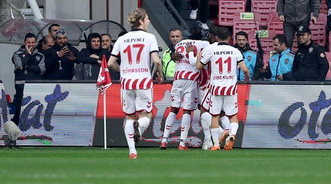 Samsunspor farkı ikiye çıkardı