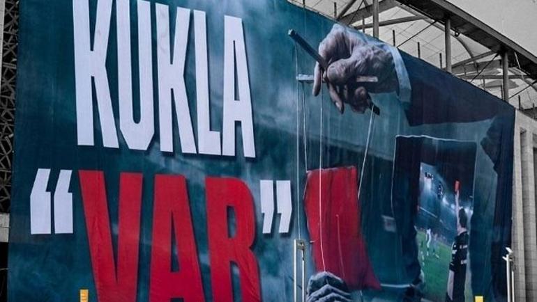 Stadyuma pankart asıldı Beşiktaşta tepkiler artıyor