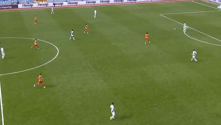 Süper Ligde tarihi gol Kaleci kalesinden gol attı, herkes şok oldu: Kasımpaşa derin bir oh çekti