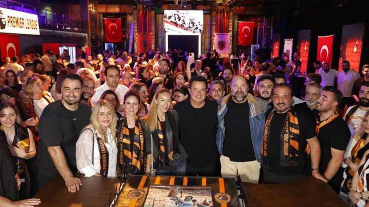 Acun Ilıcalı, Acunmedya ailesiyle Premier Lig başarısını kutladı