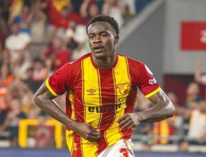 Dennis’e Premier Lig’den talip çıktı