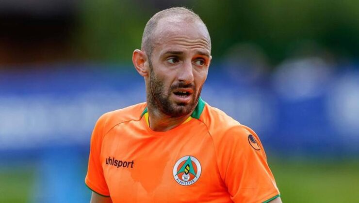Efecan Karaca, Alanyaspor’a veda etti