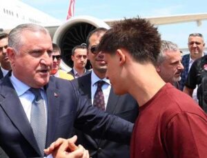 Gençlik ve Spor Bakanı Bak, A Milli Futbol Takımı’nı ABD’ye uğurladı