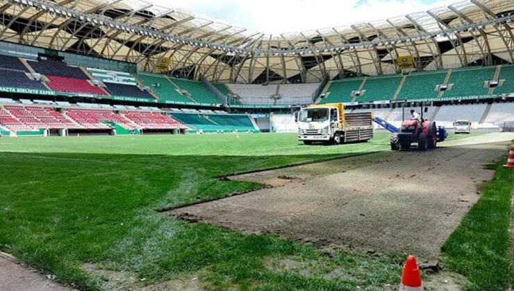 Konya Büyükşehir Stadyumu’nun zemininde renovasyon çalışması başlatıldı