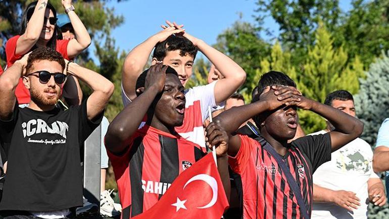 Milli maç heyecanı yurdun dört bir yanında Denizli, Eskişehir, Diyarbakır, İstanbul...