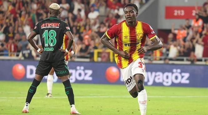 Trabzonspor'da rota Dennis