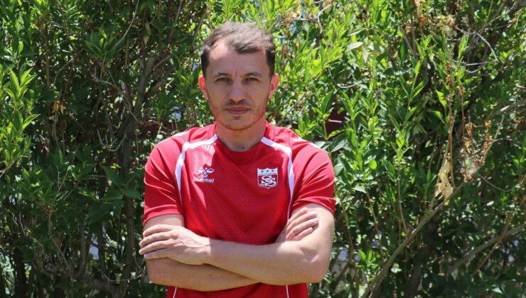 17 yıl formasını giydi, antrenör olarak geri döndü