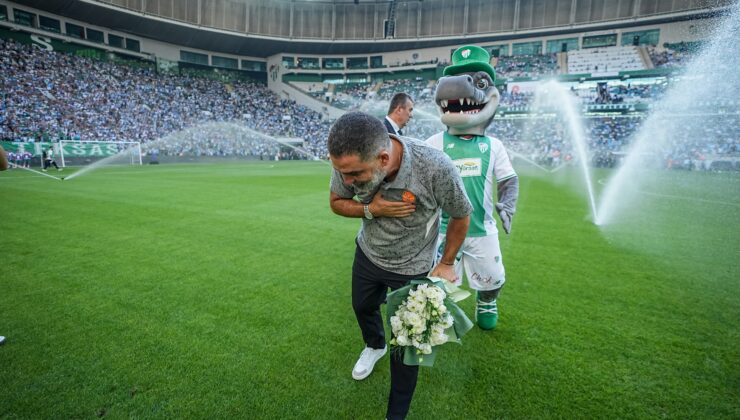 Arda Turan'dan Bursaspor taraftarına övgü