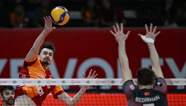 Arslan Ekşi'nin sözleşmesi yenilendi