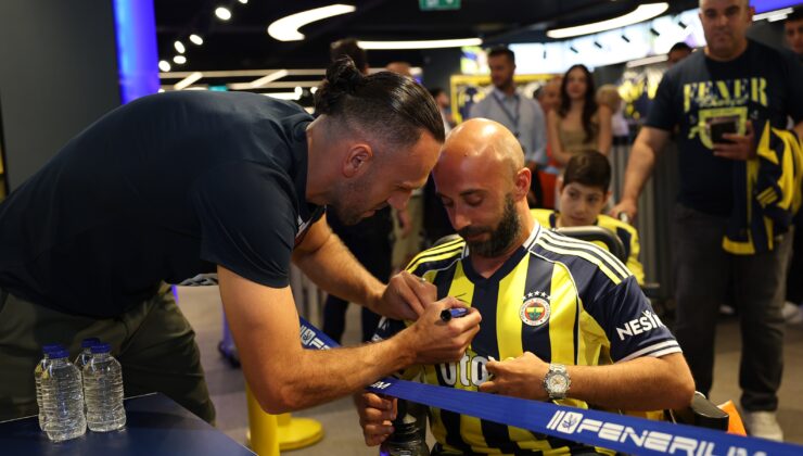 Muric taraftarlarla imza gününde buluştu