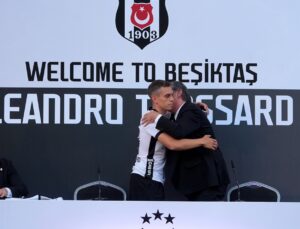 Trossard için görkemli imza töreni