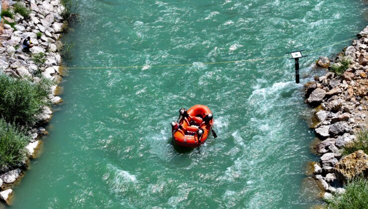 Türkiye Rafting Şampiyonası'nın üçüncü ayağı Van'da başladı