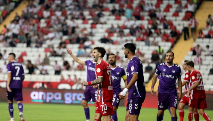 Gol düellosunda kazanan Antalyaspor