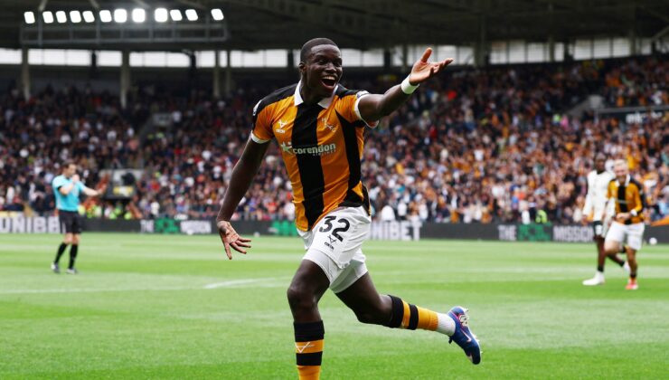 Hull City, Manchester United'ı devirdi