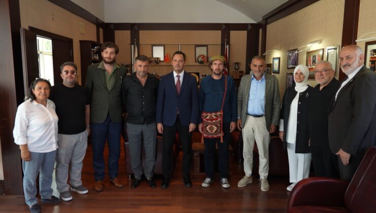 Kasımpaşa'dan evi yanan ressama 500 bin lira destek