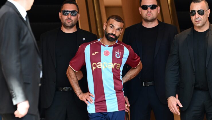 Salah resmen imzalıyor