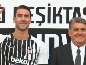 Vlahovic imzayı attı