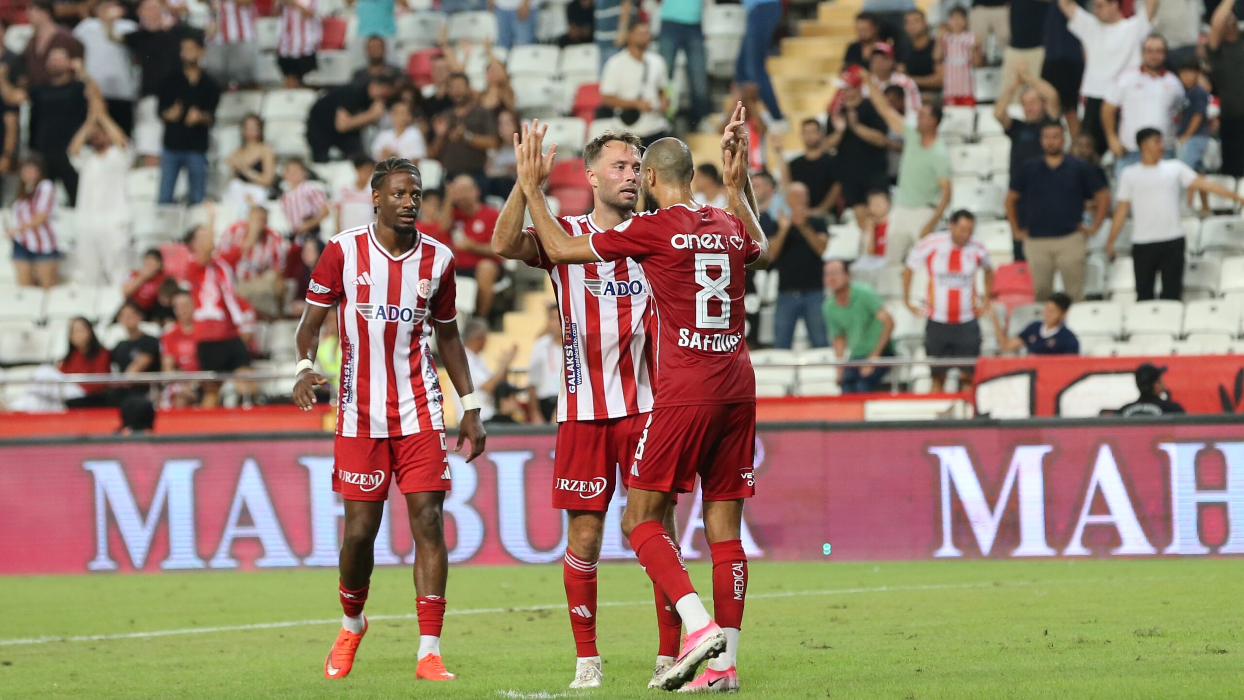 Antalyaspor, 3 puanı 3 golle aldı