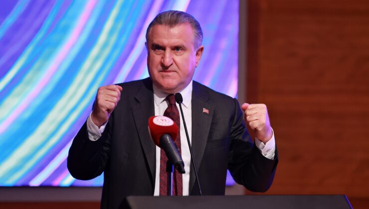 Bakan Bak'tan milli sporculara Akdeniz Oyunları kutlaması