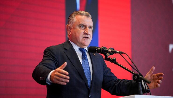 Bakan Bak'tan Yağız Kaan Erdoğmuş'a tebrik