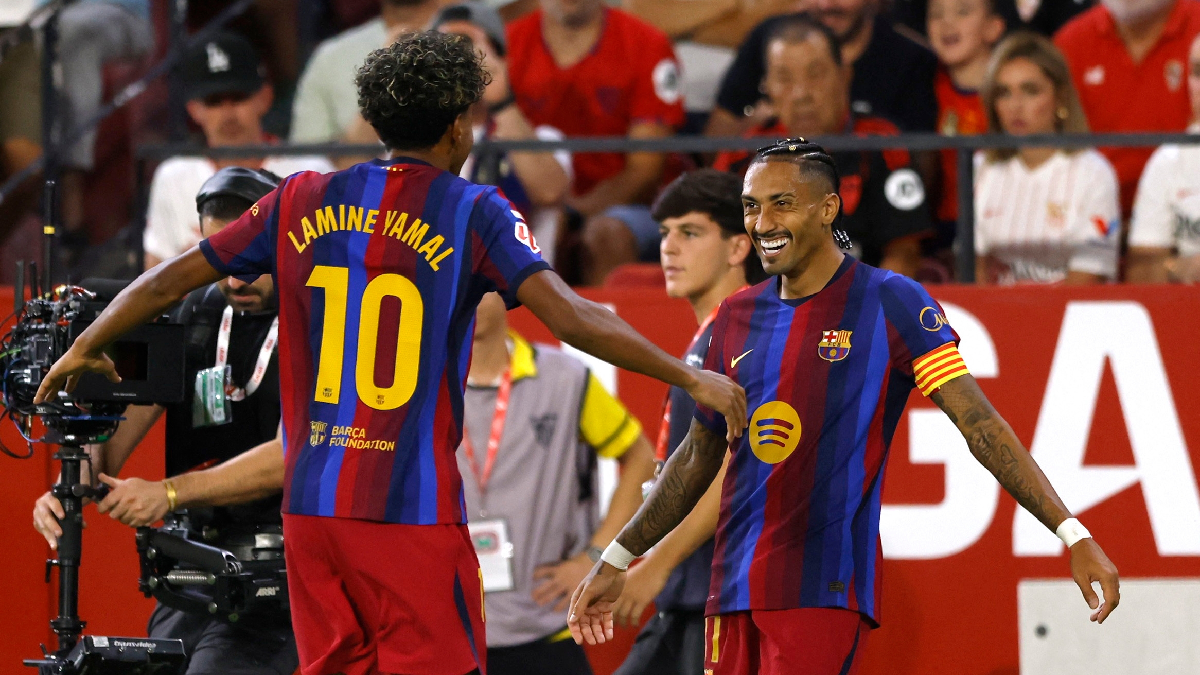 Barça, Raphinha'nın "hat-trick"i  ile 7'de 7 yaptı