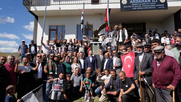 Beşiktaş'ın sembolü "kartal" heykeli, Ardahan'ın Beşiktaş köyünde açıldı