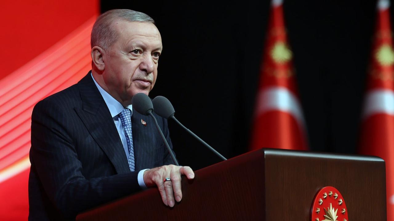 Cumhurbaşkanı Erdoğan, Avrupa şampiyonu milli boksör Busenaz Sürmeneli'yi tebrik etti