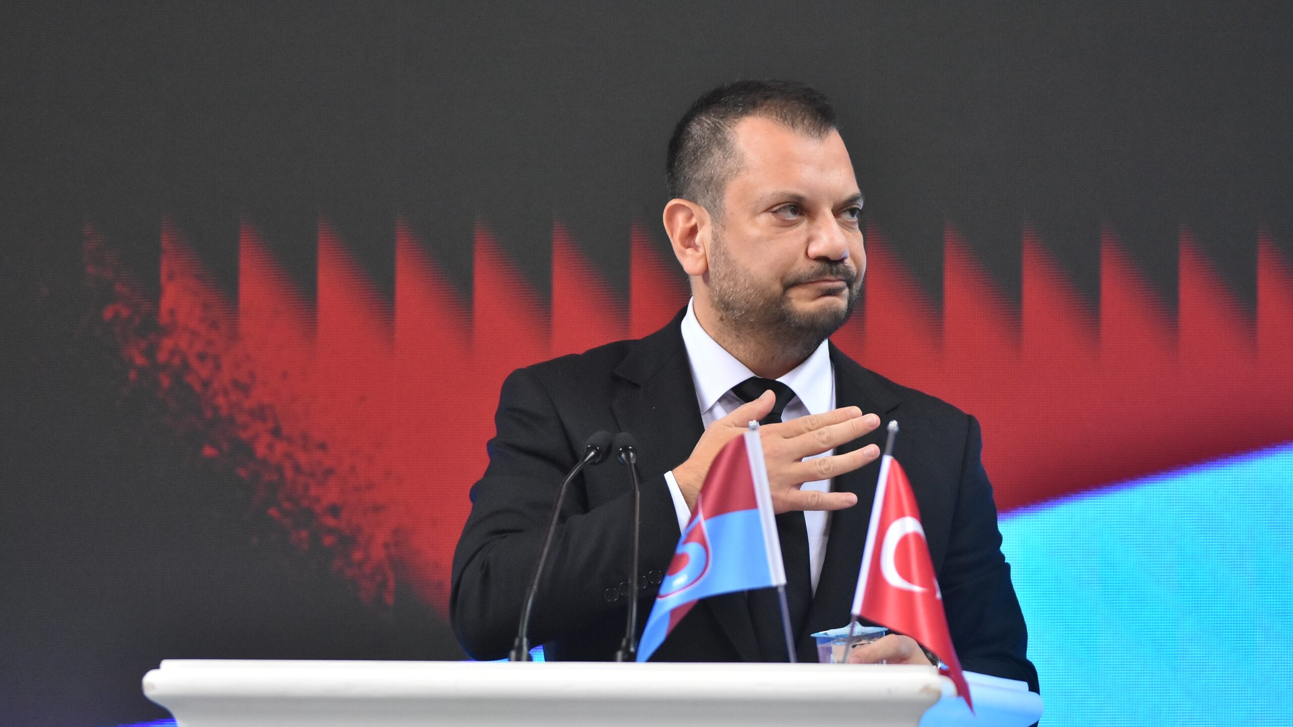 Doğan'dan taraftara destek çağrısı, hakeme tepki