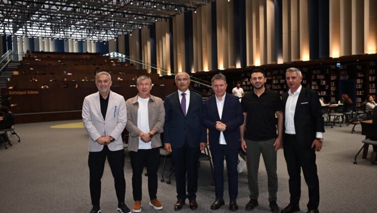 Erdoğan Arıkan ve eski futbolcular Başkan Er'i ziyaret etti