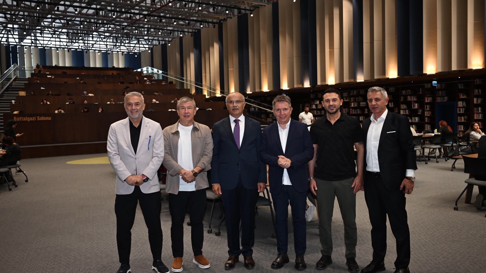 Erdoğan Arıkan ve eski futbolcular Başkan Er'i ziyaret etti