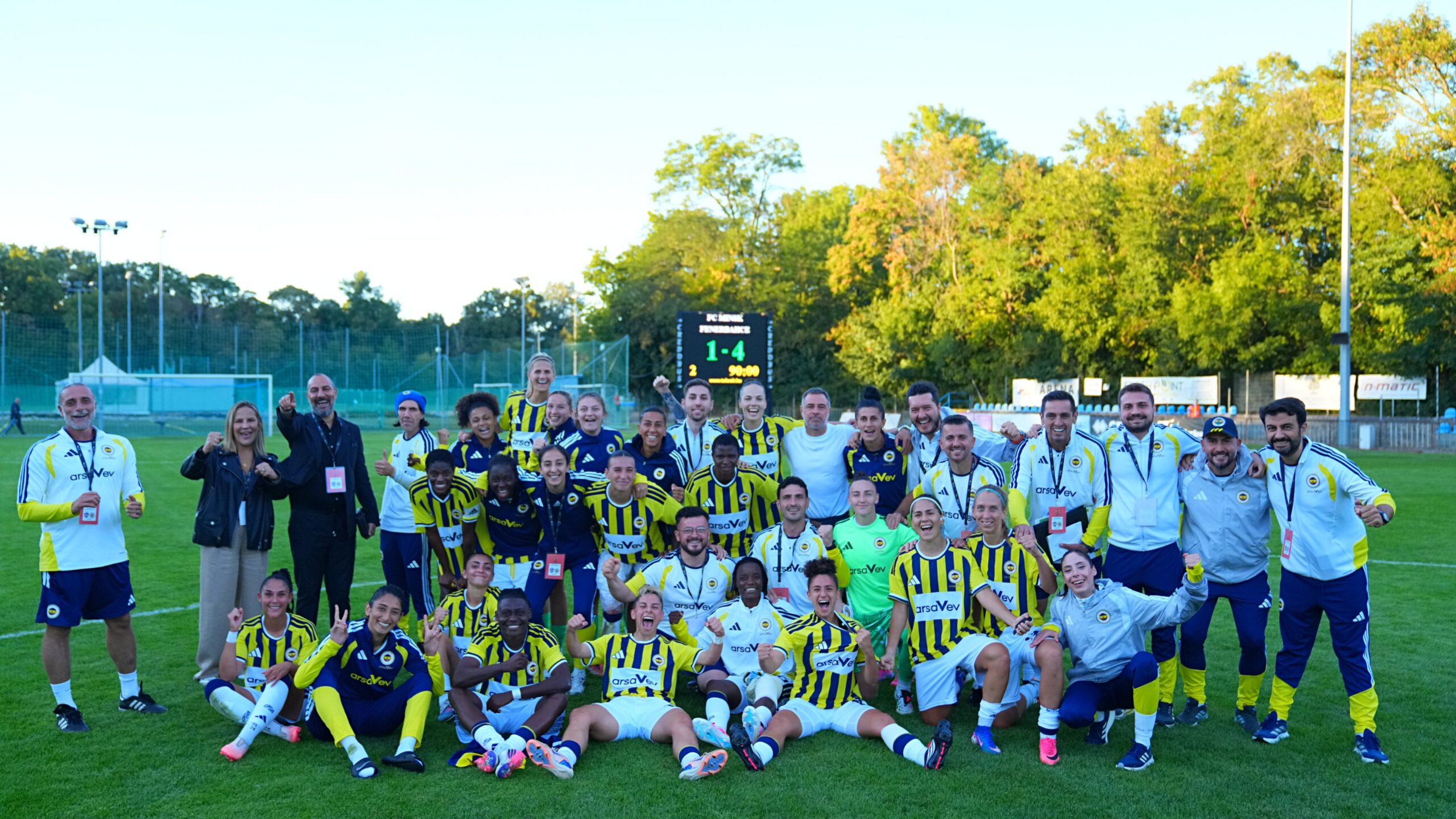 Fenerbahçe arsaVev, Minsk'i 4-1 mağlup etti