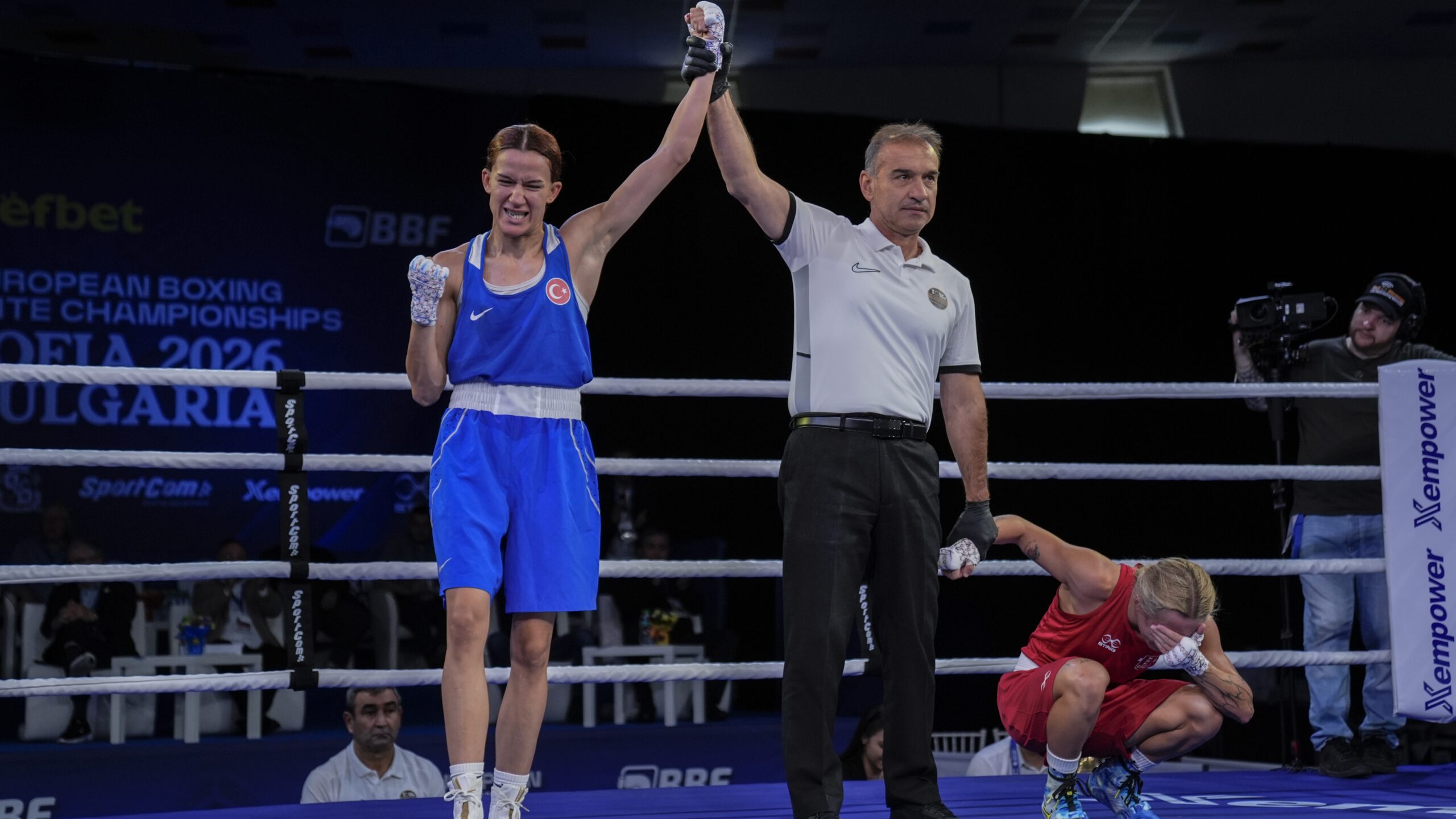 Hatice Akbaş madalyayı garantiledi