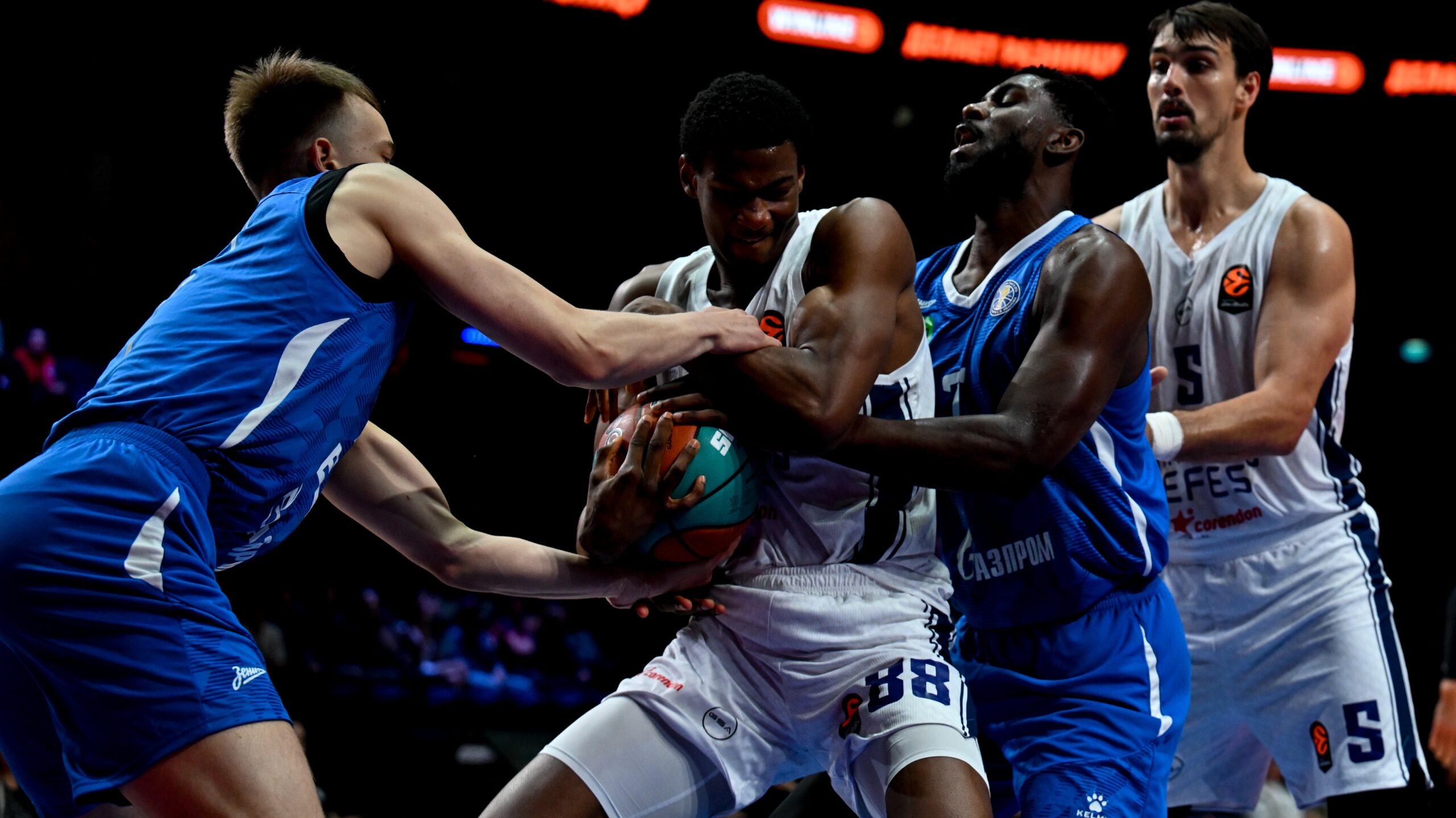 Hazırlık maçında Anadolu Efes'ten Zenit'e fark