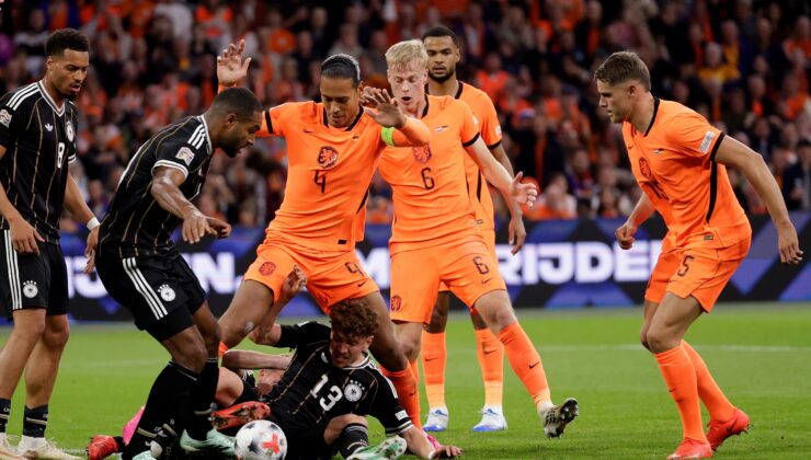 Hollanda uzatmada beraberliği kurtardı