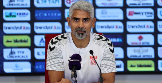İsmet Taşdemir, genç oyuncularını tebrik etti