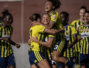 Kadın futbolundaki derbide Fenerbahçe sevindi