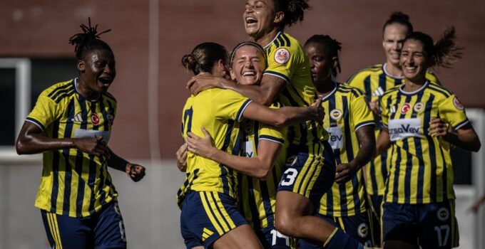 Kadın futbolundaki derbide Fenerbahçe sevindi