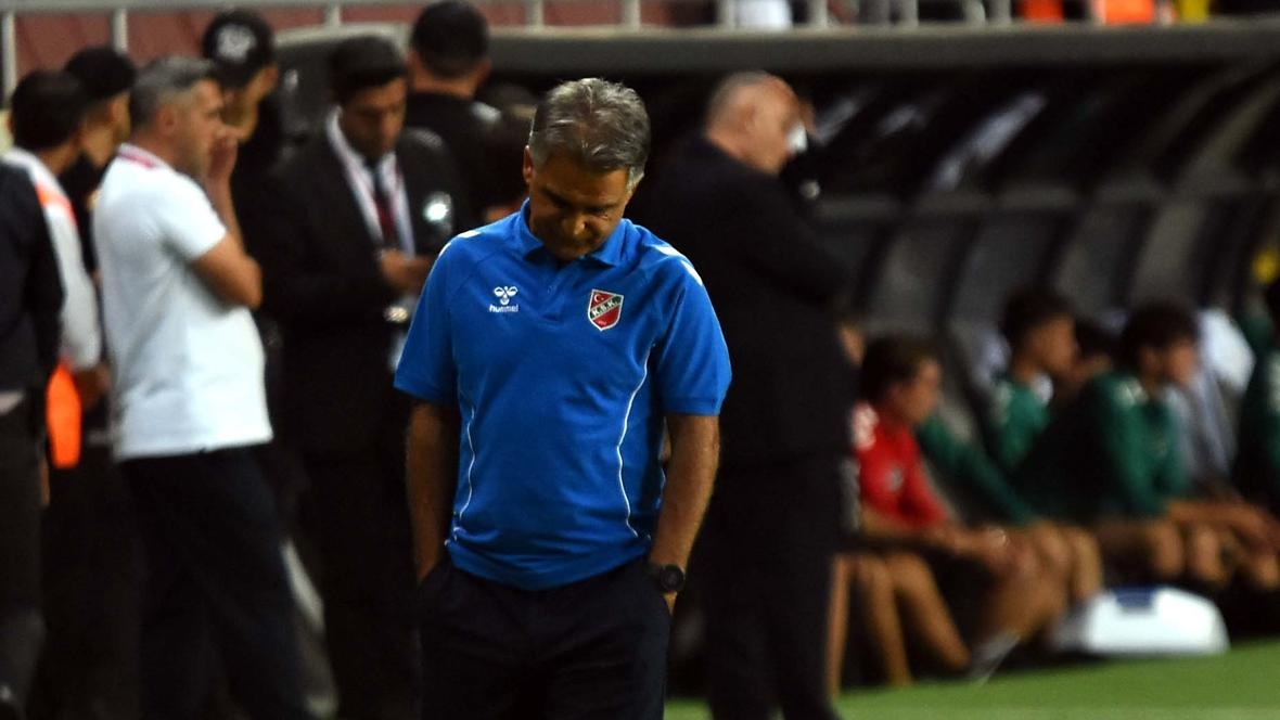 Karşıyaka'da istifa