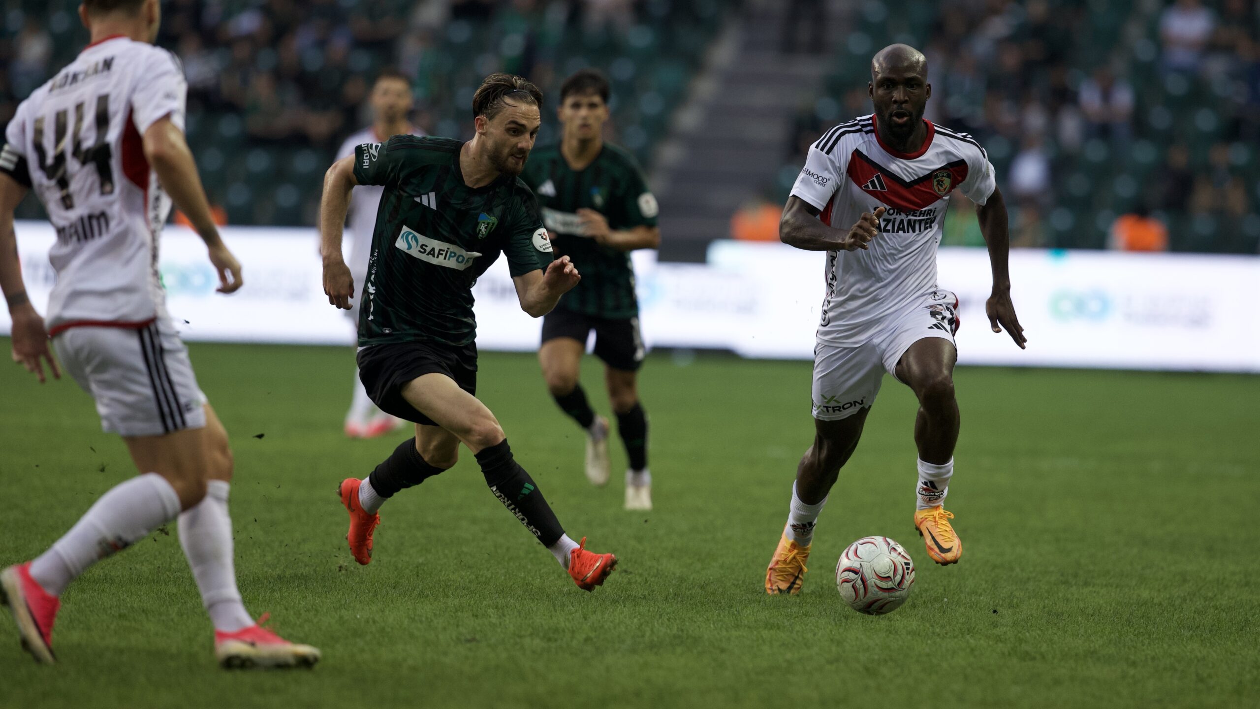 Kocaelispor, 2 futbolcunun sağlık durumuyla ilgili açıklama yaptı