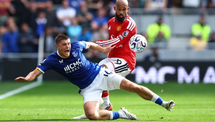 Manchester United, üstünlüğünü koruyamadı