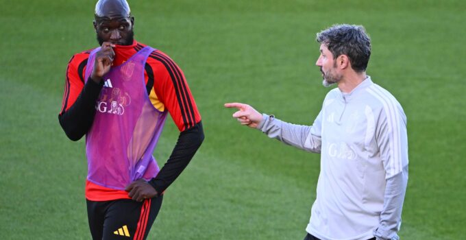 Mark van Bommel'den Lukaku sözleri