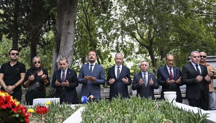 Metin Oktay, kabri başında anıldı