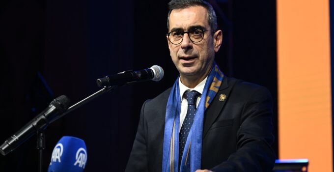 Mosturoğlu'ndan istikrar vurgusu